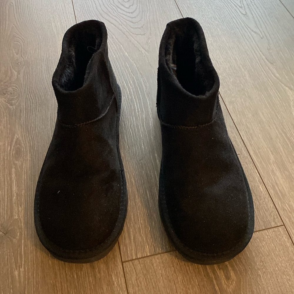 Boots with fluffy insides